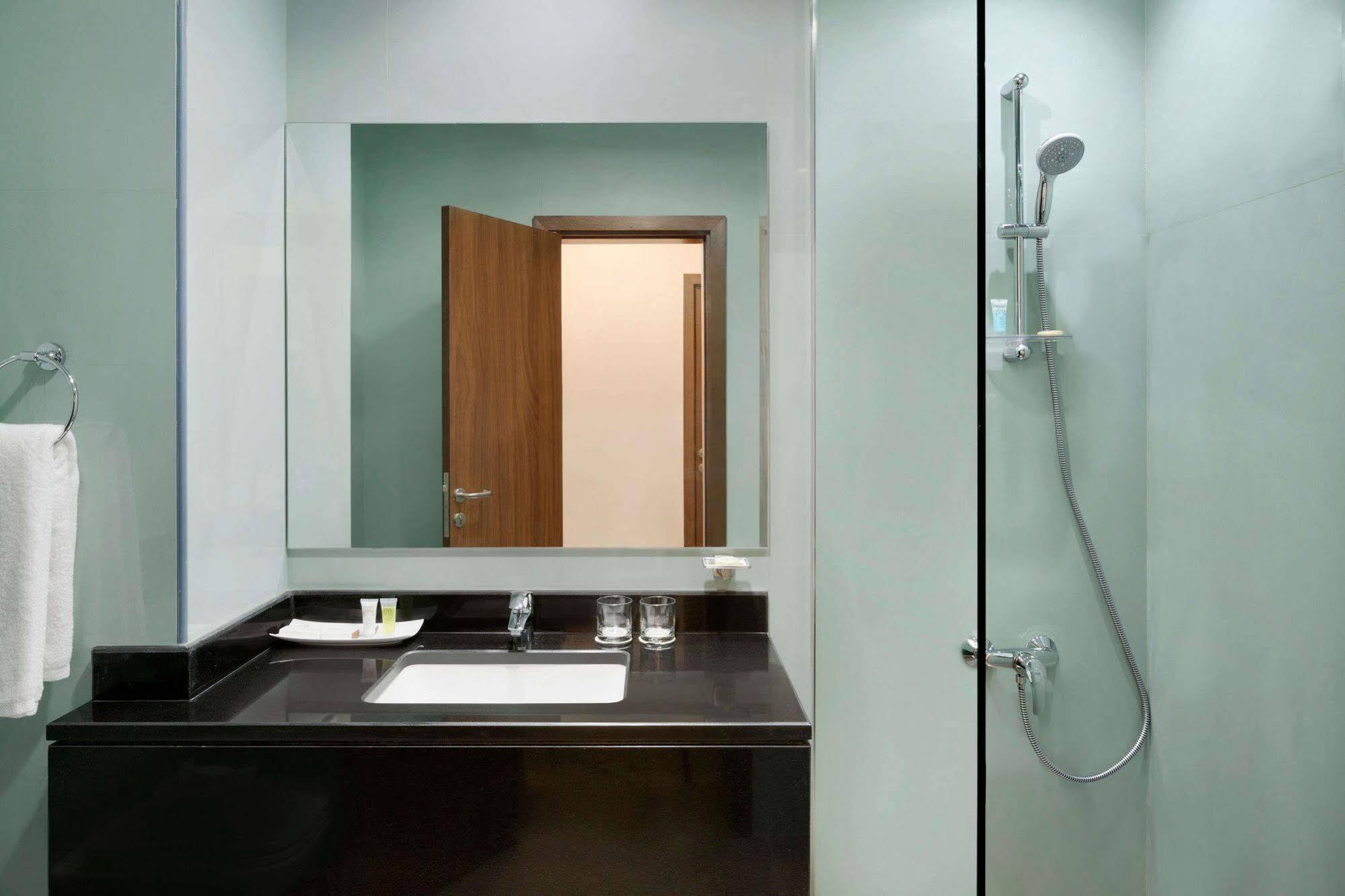 Ramada Encore Al Khobar Olaya Bagian luar foto